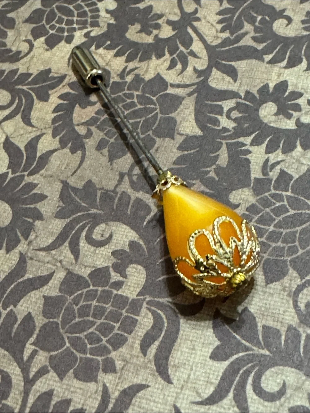 VINTAGE GOLD TONE STICK PIN